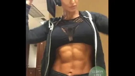 Hot Fitness Girl Valia Ayyar Showing Her Perfect Abs