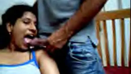 Cute And Chubby Bangalore Lady Gives Head To Her Man
