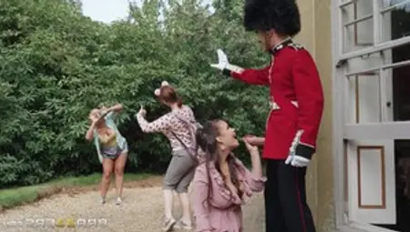 Naughty Hung Queens Guard Hammers Kinky Brunette With Tourists Watching
