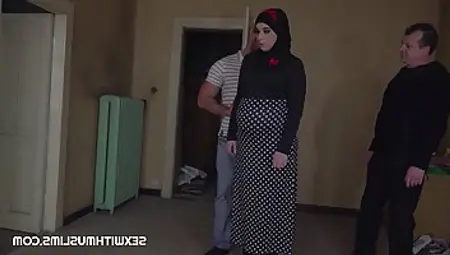 Pregnant Muslim Woman Is Getting Fucked On The Floor, While Her Husband Is Watching Her In Action