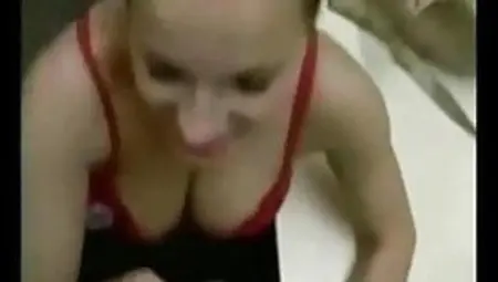 Big Boobbed Amateur Gets Quicky In Changing Room