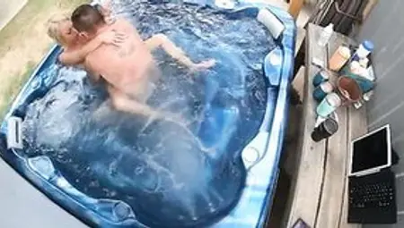 Cutie Bath Tub Fun!