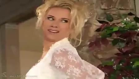 A Wedding Photographer Fucks The Happy Bride