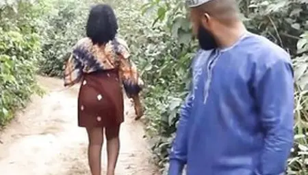 Real Afro Amateur Pair Meets On Deserted Road For Some Sneaky Outdoor Banging And Sucking Risking Getting Caught