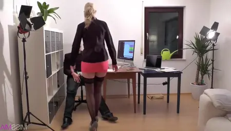 Miss Mia Vom Chef Zur 3-Loch-Hure Gemacht!
