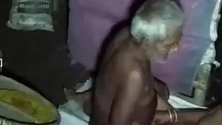 Hindu Bhabhi Loves To Get Fucked By Muslim Old Man..absence Of Pati