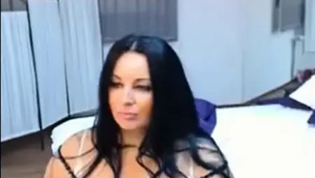 Cam Girl Video Shows A Bbw Arabian Chick With Big Boobs