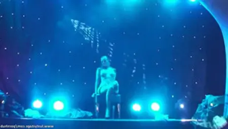 Busty Mom I Like To Sex Shows Her Amazing Body On The Stage