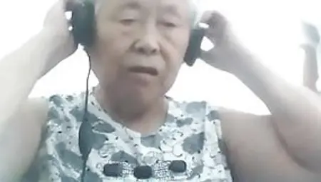 Chat With  Chinese Older Couple