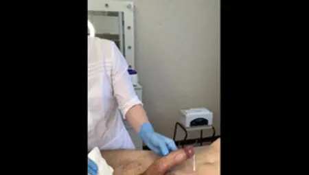 A Man Came Unexpectedly During Waxing, Almost Got On The Master's Robe