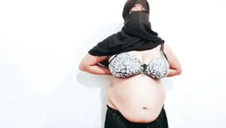 Muslim Hijab Bimbos Sadia150 Jugs Shaking