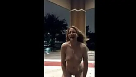 Public Paulina Naked + Cumming For 8 Mins Outside MediCenter