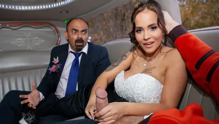 Beautiful Big-bottomed Wife Jennifer Mendez Screwed In The Limousine