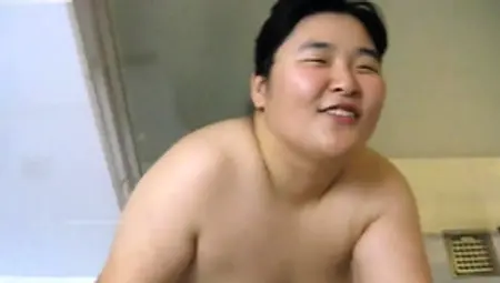Chubby Korean GF's Golden Shower