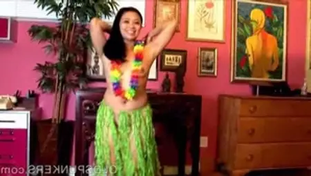 Sexy Hawaiian Girl Dancing & Squirting