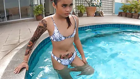 Red Lobster Dick Did Not Stop Thai Amateur Teen From Sucking