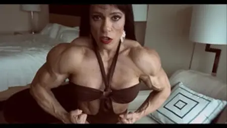 Rare Video Of Muscled Mom Bodybuilder Posing In Bikini