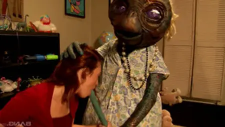 Jodi Taylor Gets Fucked By Her Bf And An Alien In E.T. Parody