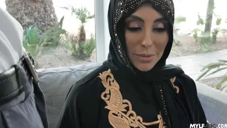 Muslim Wife Takes The IT Guy's Dick