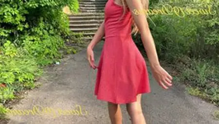 Amazingly Hot Woman Went For A Walk Without Lingerie