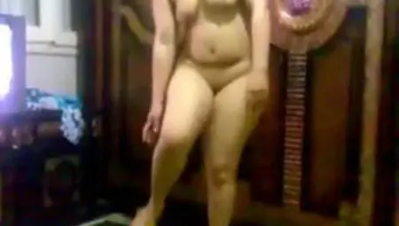 Cute And Curvy Arab Chick Stripping
