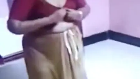 Tamil Hot Mature Vasanthi Aunty Dress Change Cctv