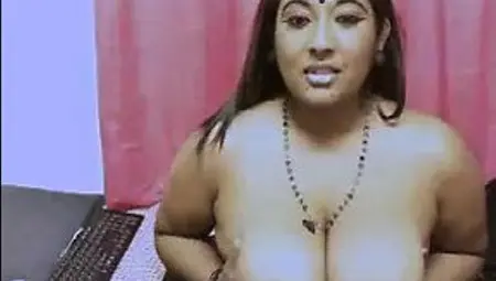Voluptuous Indian Chick Puts Her Big Natural Hooters On Full Display