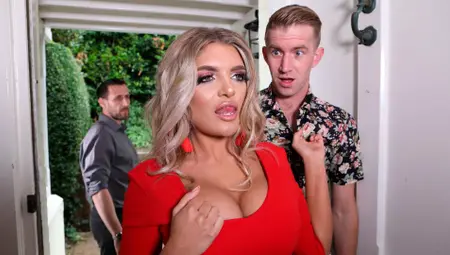 Slutty Busty MILF Anna Bailey Is Having Sex In The Morning