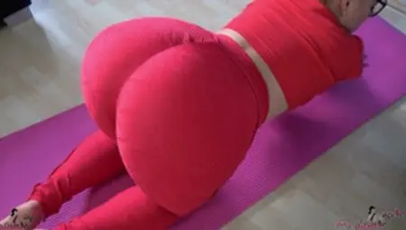Big Ass In Red Leggings Gets Fucked By Personal Trainer