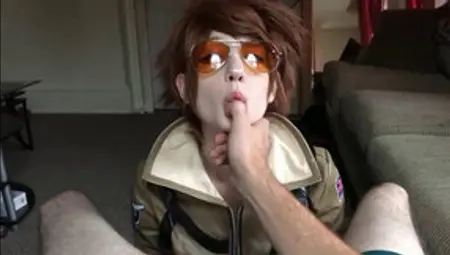 Babe In Tracer Cosplay Is Happy To Suck