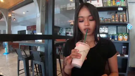 Sexy Teen Thai Girl Didn't Know She Was Filmed