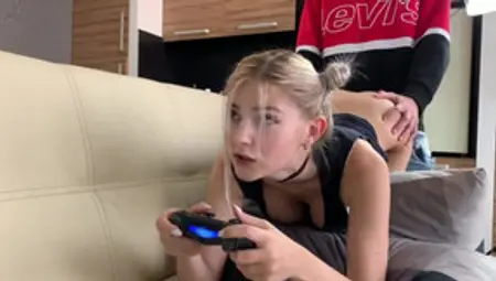 Beautiful Gamer Girl Emotion-charged Sex Clip
