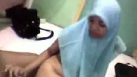Thai Muslim Girl's First Time Sex - FreeFetishTVcom