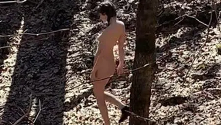 GORGEOUS GIRL CAUGHT WALKING NAKED IN THE WOODS / PUBLIC NUDITY / OUTDOORS
