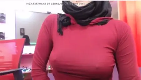 Alluring Islamic Hijabi Breasts On Web Cam