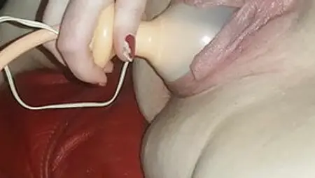 Carlys Stretched Pussy