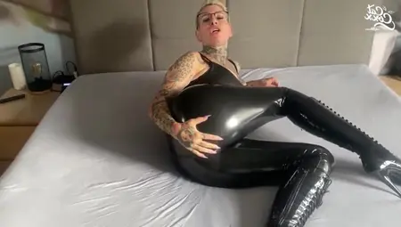 I Am Your Smutty Latex Whore !!!