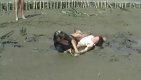 Dirty Chickfight In Mud