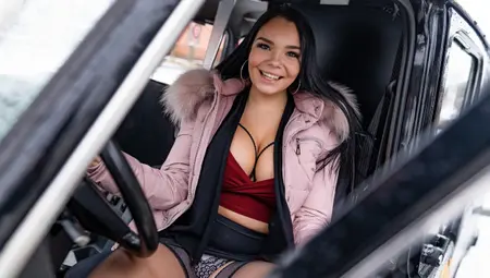 Chubby Taxidriver Sofie Lee Gets Her Ass Gaped As Fare