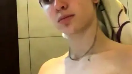Pretty Amateur Teen With Lovely Boobs Takes A Quick Shower