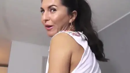 Sexy MILF Gives POV Assjob