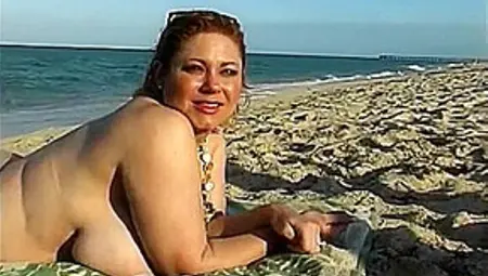 Samantha 38g And Huge Boobs - Sexy Sun Bath In Beach