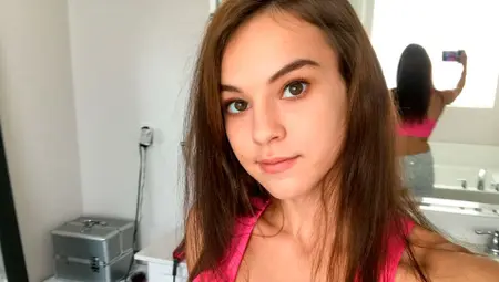Fit Teen With An Innocent Face Ellie Eilish Deserves A Long Penis