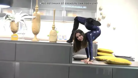 Gorgeous Flexible Girls !