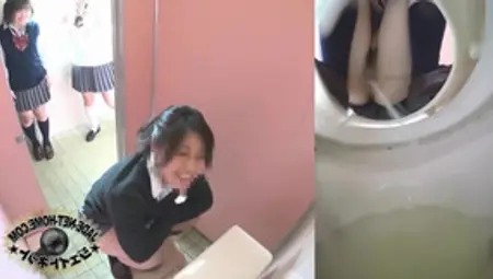 School Babe&apos;s Toilet Overflowing With Piss