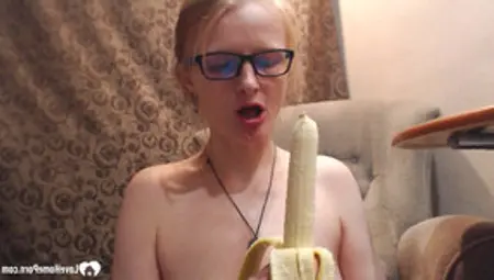 Astonishing Stepmom Uses A Banana On Her Pussy
