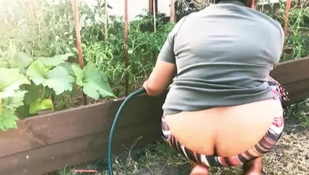 Beautiful Girl Flashes Her Buttcrack In The Garden