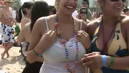 Hot Chicks Chasing Beads By Showing Their Tits At Mardi Gras