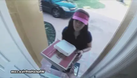 Earning Extra With Pizza And Pussy Delivery