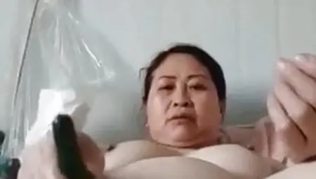 Mature Chubby Chinese Woman With Veggie